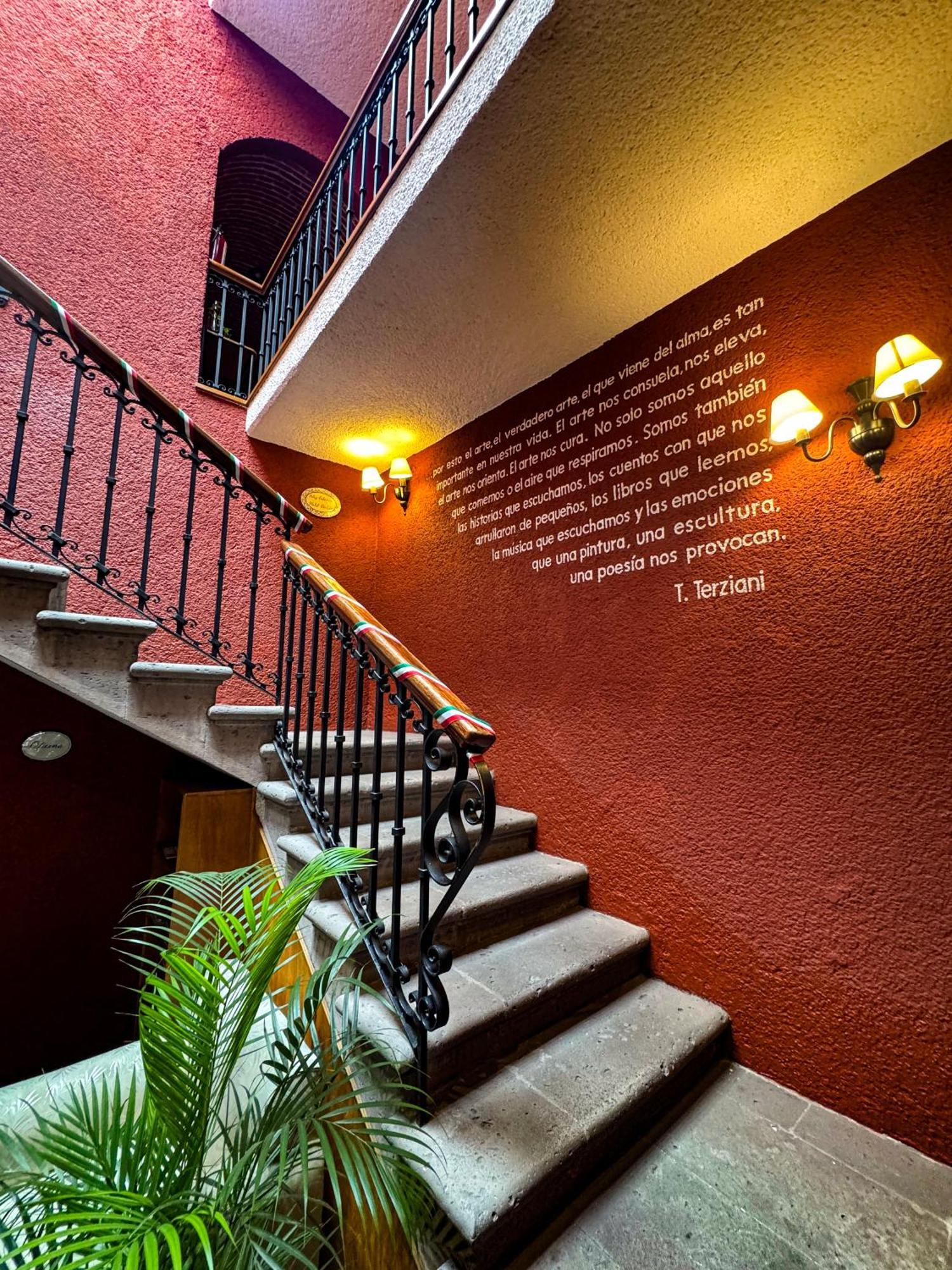 Portico Hotel & Galeria Морелия Экстерьер фото